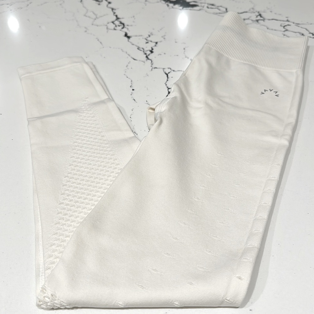 New no tags Varley cream yoga pants size XS